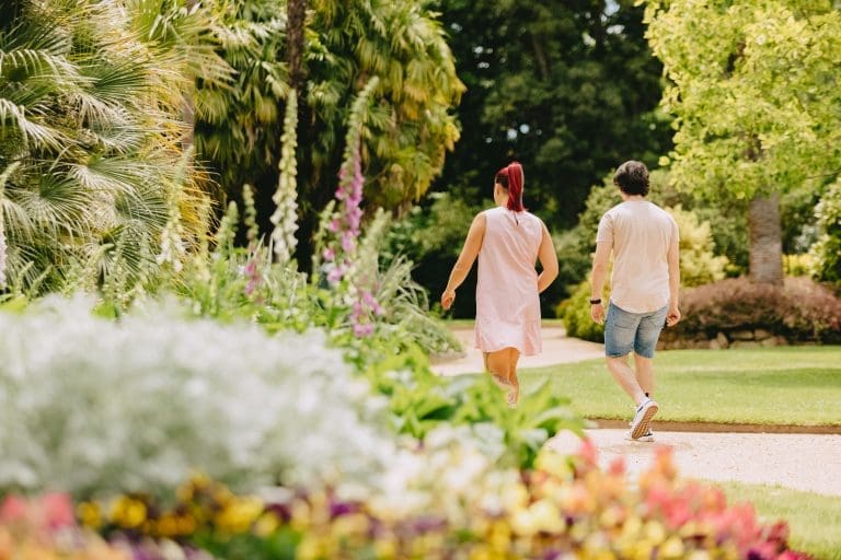 A couple strolling through the Albury Botanic Gardens